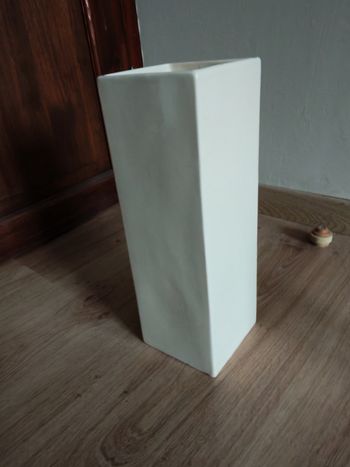Vase blanc écru carré haut en céramique