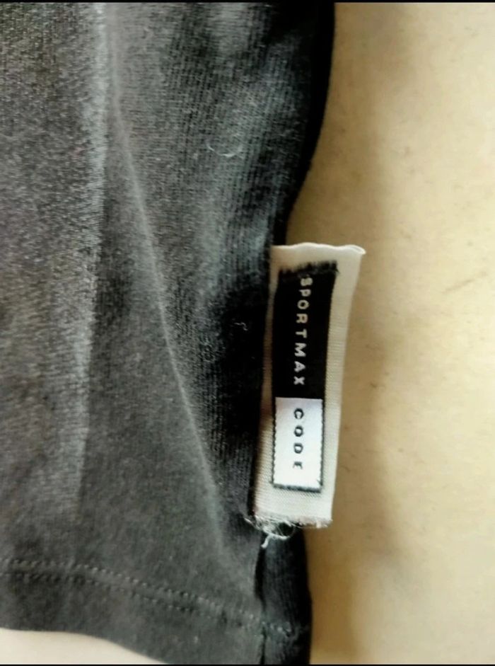 Haut noir. Femme. Sport Max Code. Taille 38 - photo numéro 5