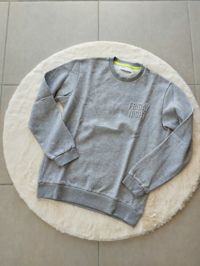 Sweat gris