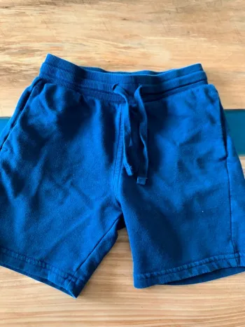 Short h&m taille 6/7 ans