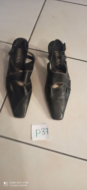 Chaussures noires p. 37