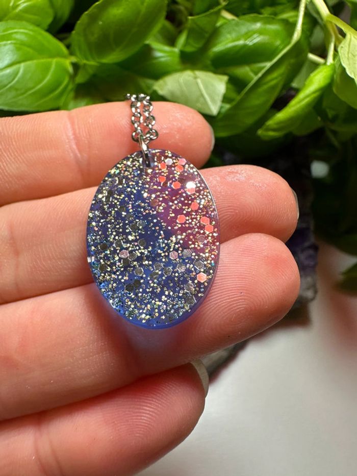 Pendentif grand arrondie en résine bleu et doré - photo numéro 3