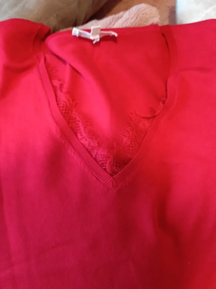 Pull col V dentelle rouge femme - photo numéro 4