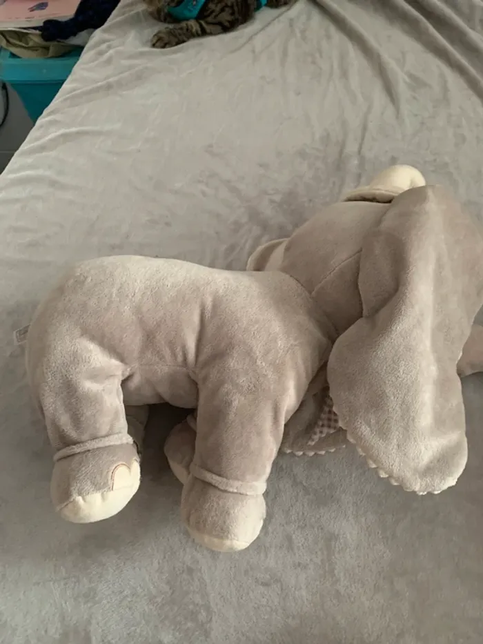 Peluche éléphant Dumbo Disney gris doux enfant - photo numéro 4