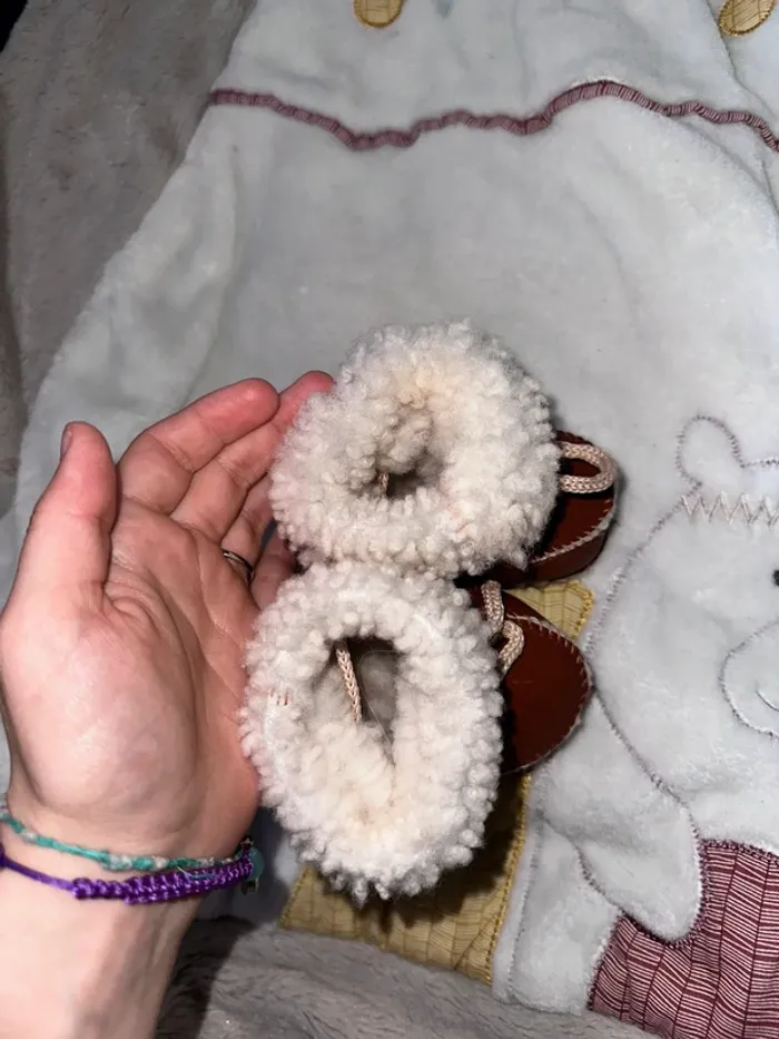 Chaussons pour bébé en cuir marron avec doublure en laine - photo numéro 5