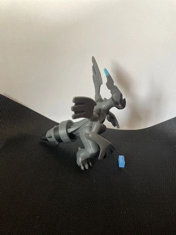 Pokémon grande figurine articulée Zekrom Tomy 16cm Nintendo
