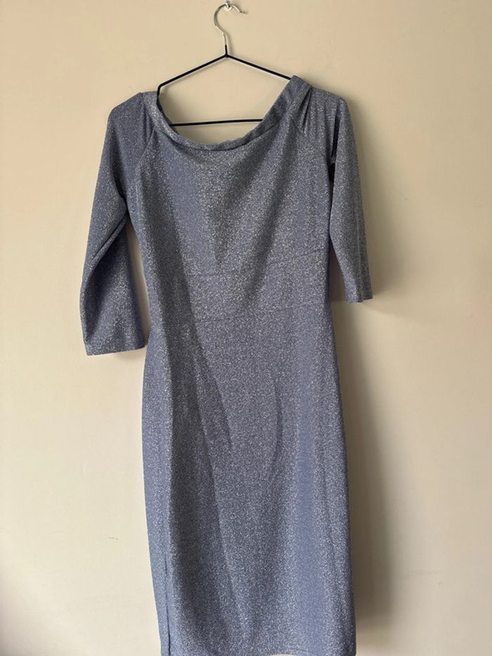 👗Robe - bleu argenté avec des paillettes- très bon état - photo numéro 5