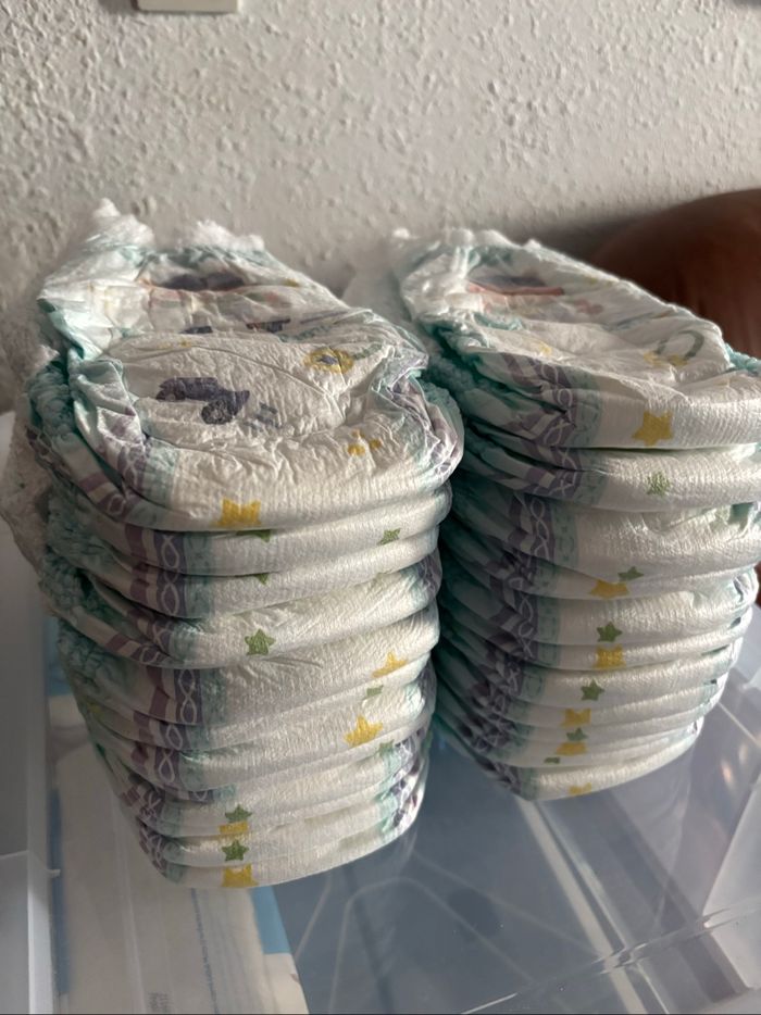 24 couches Pampers en vrac - photo numéro 2