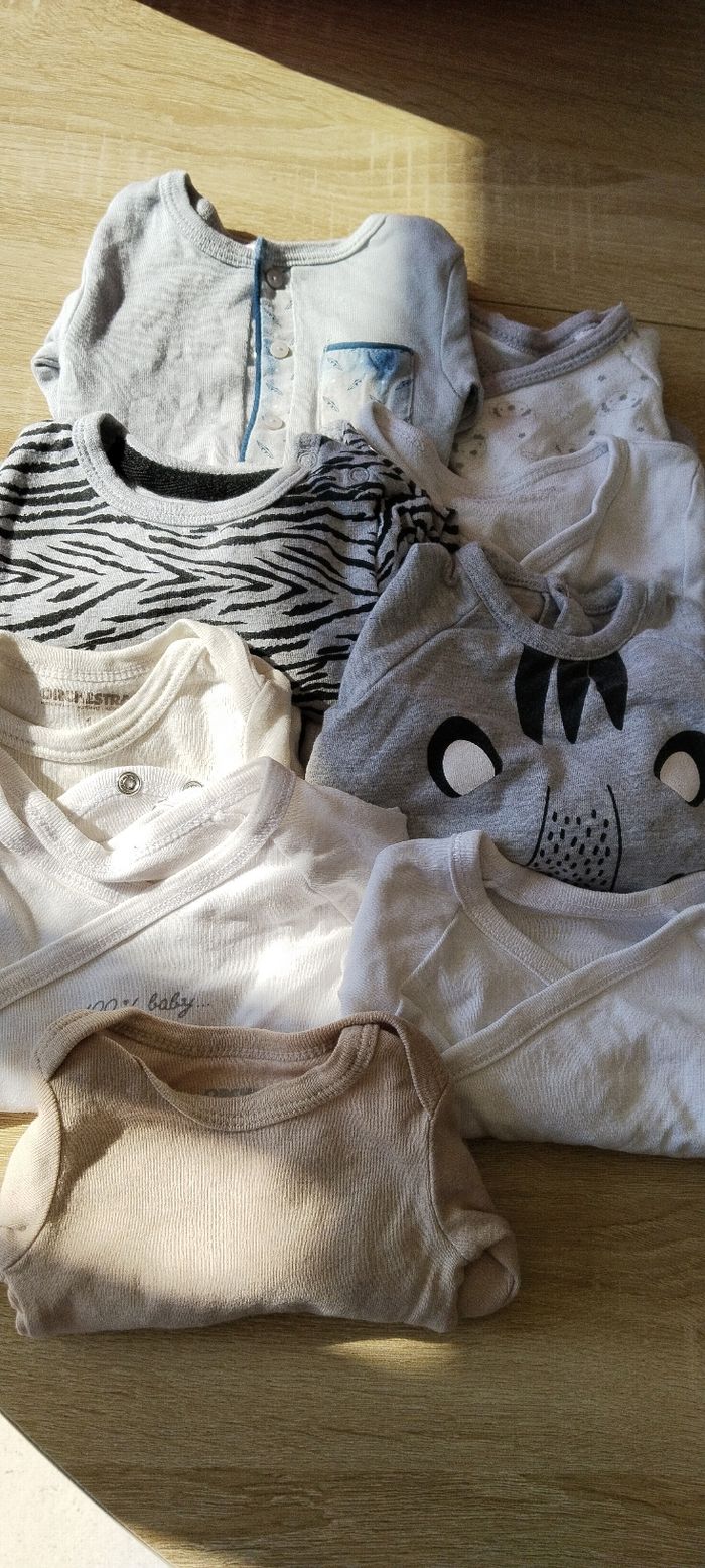 Lot vêtements bébé 1 mois - photo numéro 2