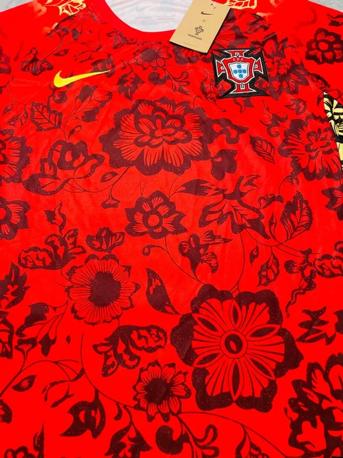 Maillot concept foot Portugal rouge fleurs taille S - photo numéro 4