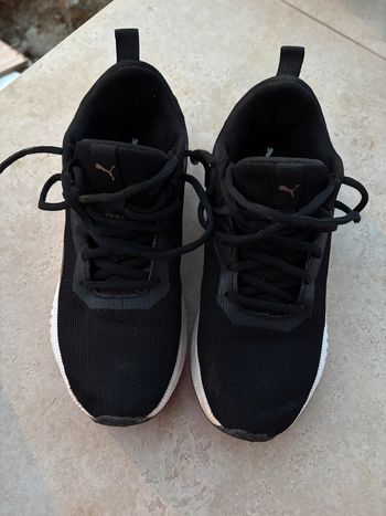 Belle paire de baskets Puma T. 36 fille TBE