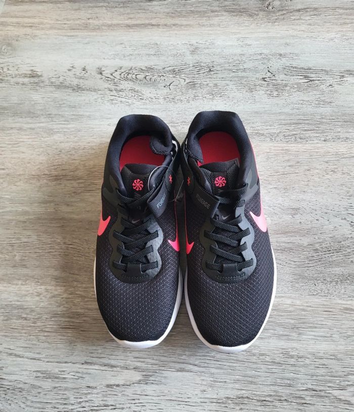 Basket nike légère pointure 37.5 - photo numéro 2