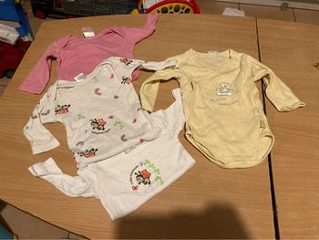 Lot de 5body manches longues taille 3mois