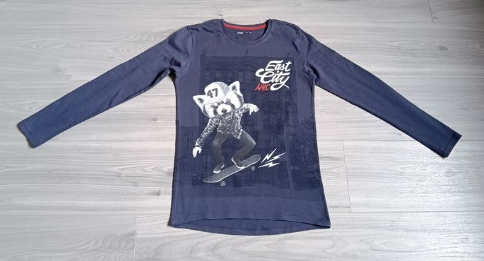 Très beau tee-shirt à manches longues de couleur bleu foncé. Taille 12 ans - photo numéro 3