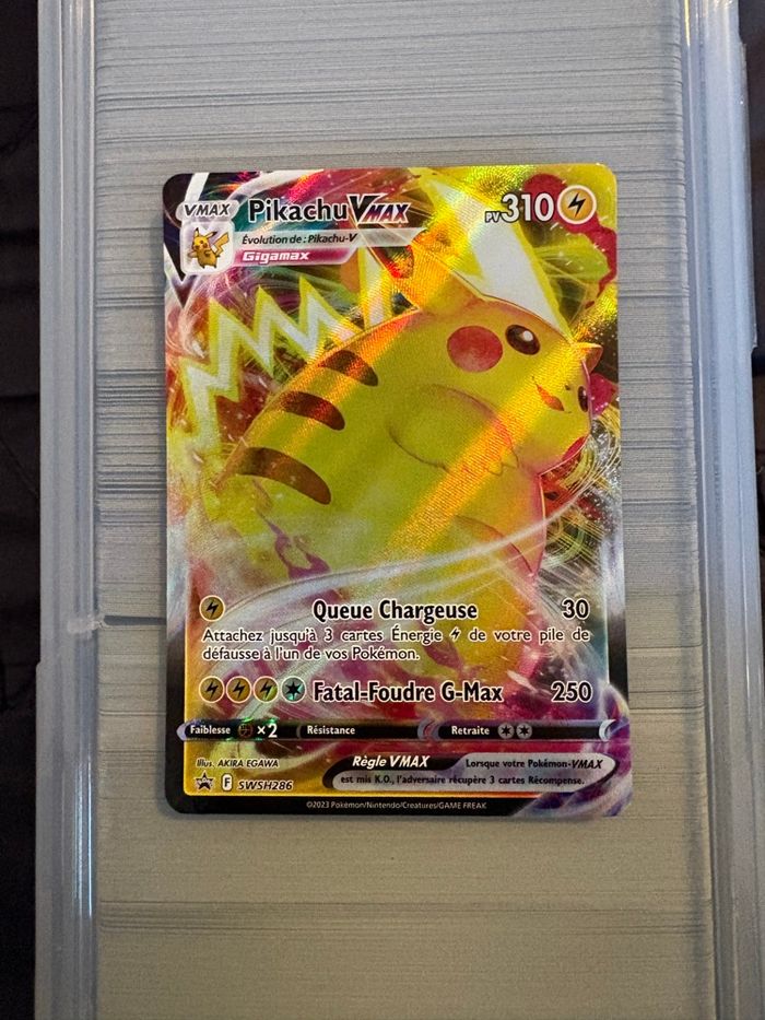 Pikachu Vmax - photo numéro 2