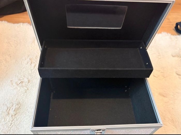 Boîte à rangement de maquillage - photo numéro 3