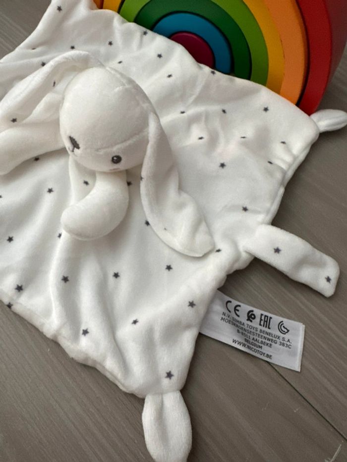Doudou plat Lapin blanc gris étoiles attache tétine simba toys kiabi - photo numéro 2