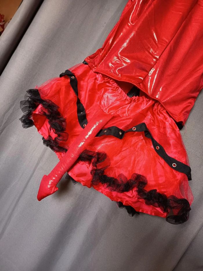 Costume enfant . Diablesse. les dimensions. Car je trouve bizarre la taille qu'ils mettent - photo numéro 6