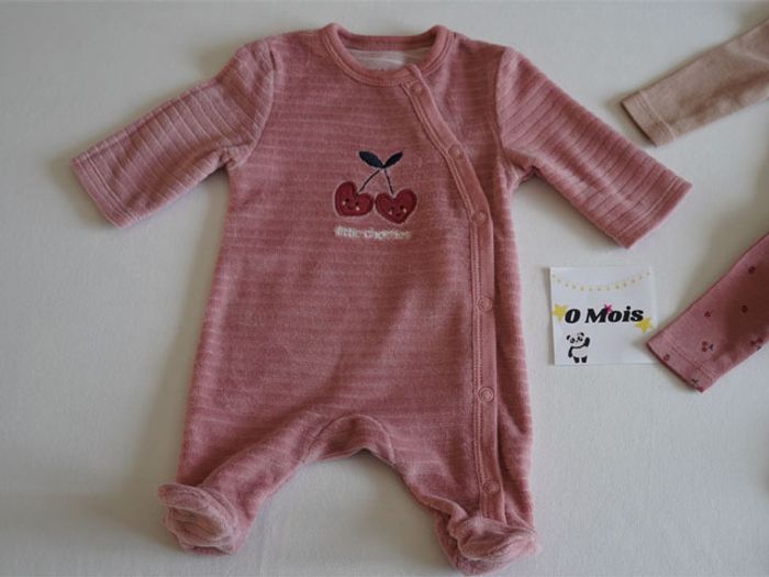 Ensemble Little Cherries Kiabi 0m : 1 Pyjama velours + 2 Bodies ML - photo numéro 2