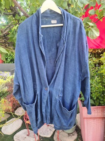 Grande veste. Femme. Bleu. Terminal. Made in France. 100% lin. Noté taille L. Mais va jusqu'au 50. Aisselles à aisselles 70 cm. Longueur 89