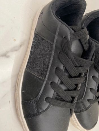 Basket noir avec lacets