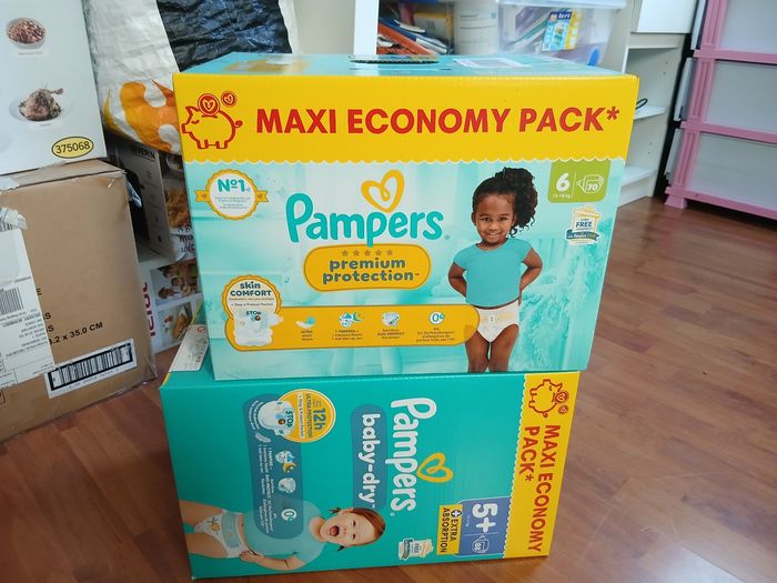 Lot 2 cartons maxi économie pack couches pampers - photo numéro 2