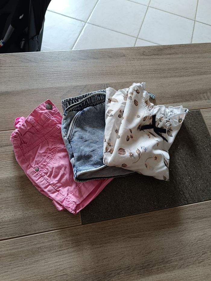 Lots de vêtements fille taille 4 ans