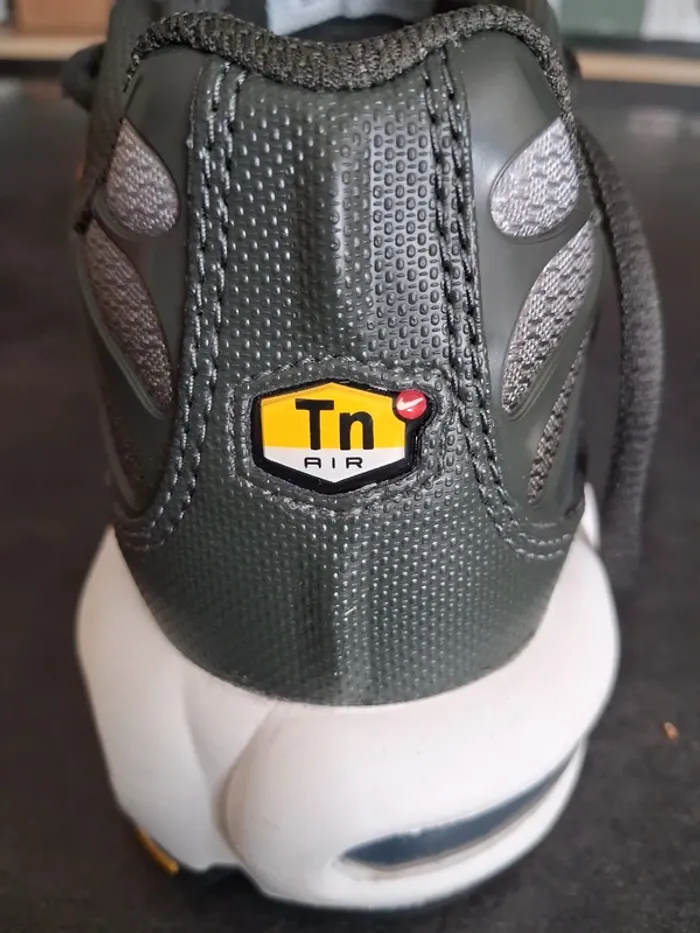 Nike Air Max Plus TN – Requin – Cargo Kaki / Khaki – Vert – Noir – Blanc – 38.5 – Neuf - photo numéro 5