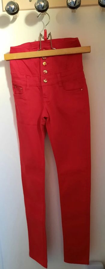 Pantalon taille haute rouge