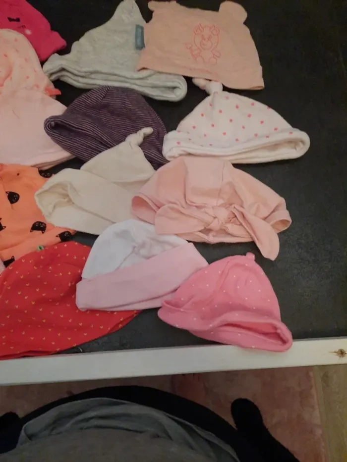 Lot bonnet naissance à 6 mois. - photo numéro 4