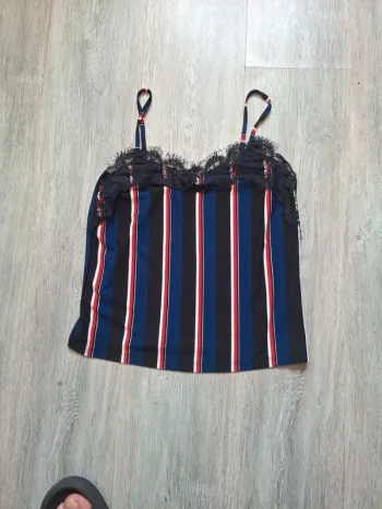 Débardeur a col dentelle