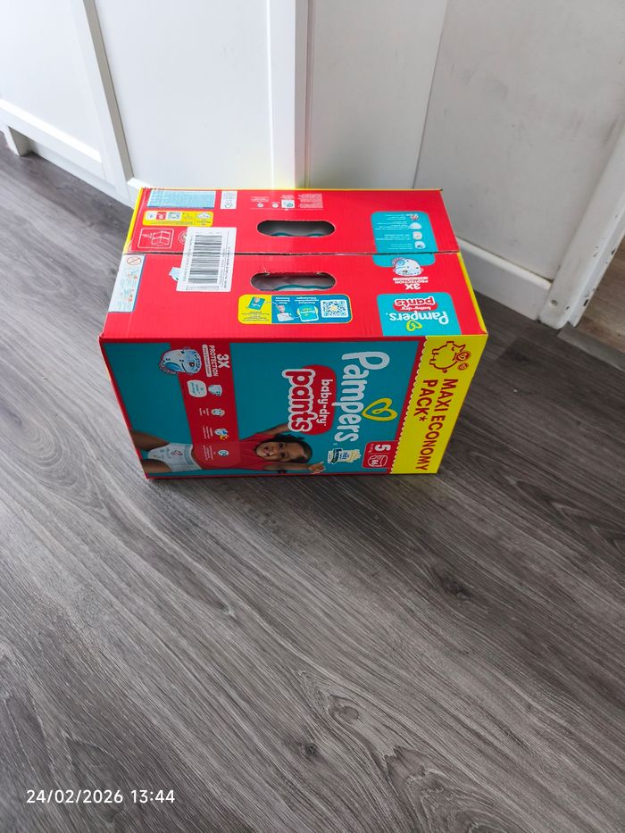 1 carton Pampers Taille 5 - photo numéro 3