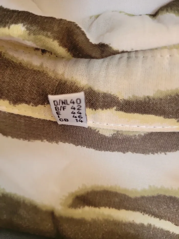 Jolie chemise manche courte taille 42 - photo numéro 2