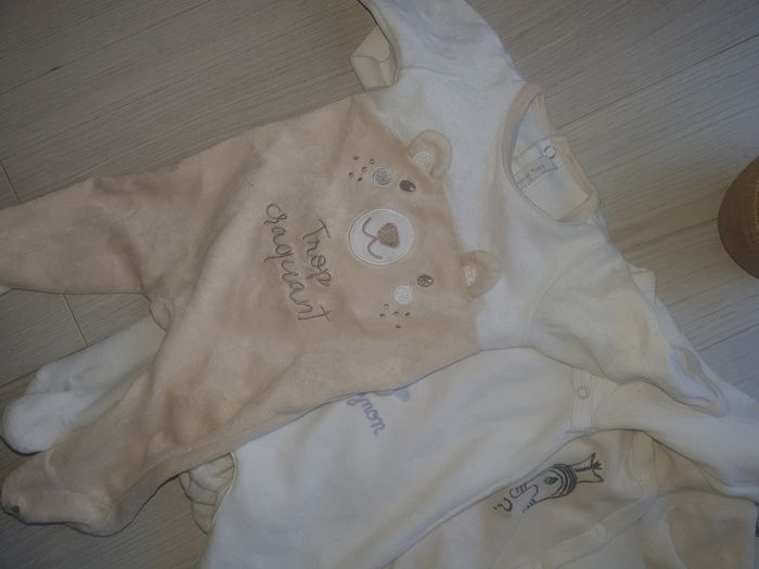 Lot pyjamas très bonetat - photo numéro 2