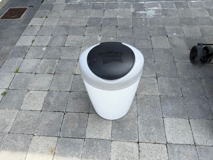 Poubelle a couche tommy tippee
