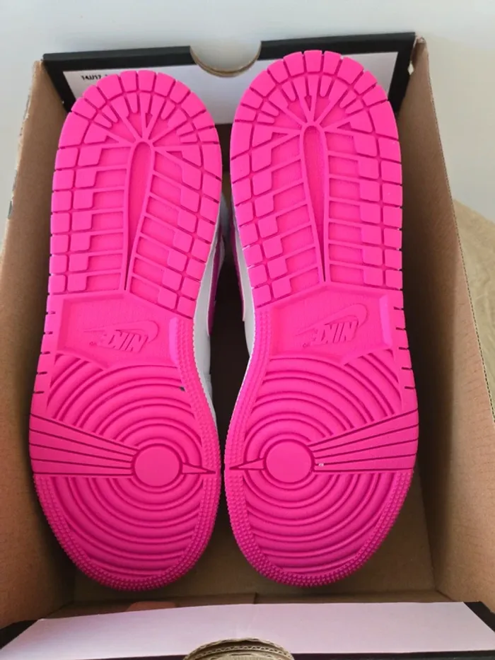 Nike air Jordan 1 mid taille 40 neuves blanc rose fuchsia - photo numéro 7