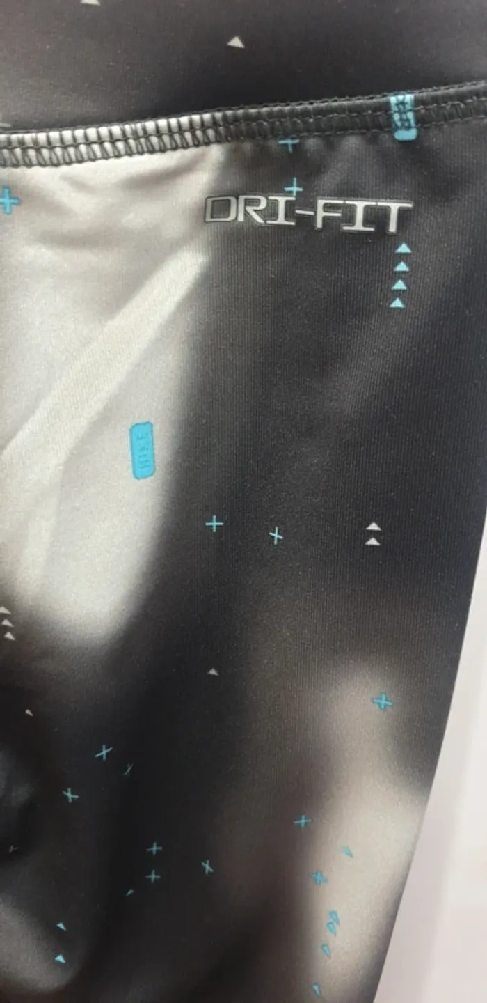 Leeging de sport Nike Taille 6-7 ans ( 116-122cm ) - photo numéro 4