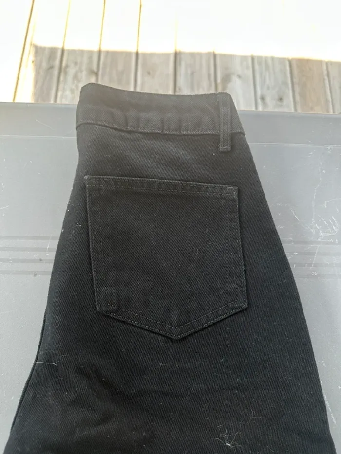 Jean large noir avec poche sur le côté - photo numéro 4