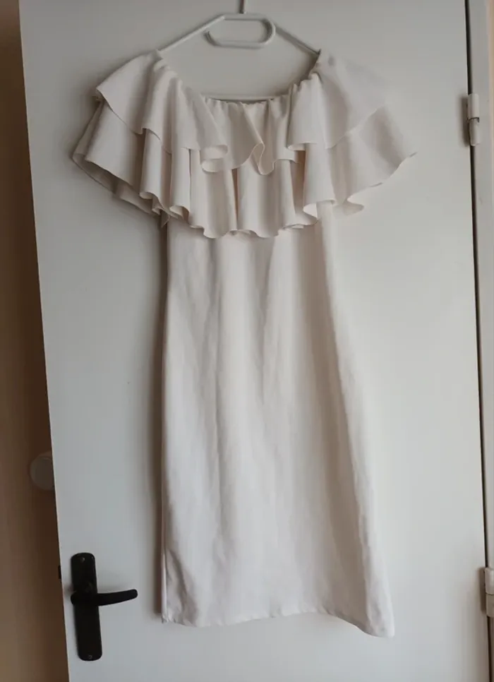 Robe blanche épaule dénudé taille S