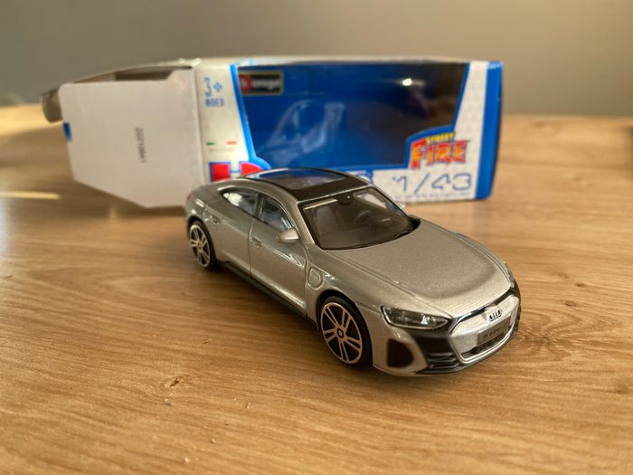 Miniature burago Audi RS E tron GT