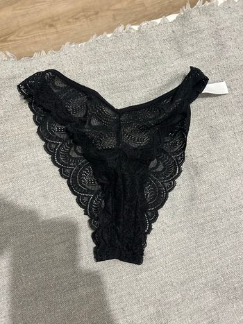 String noir dentelle