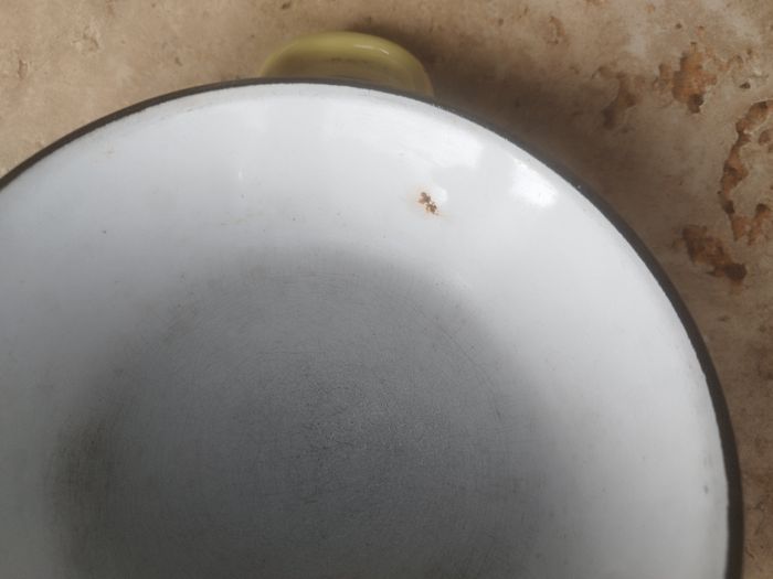 Gamelle plat à oeuf émaillée vintage jaune et blanche métal émail - photo numéro 5