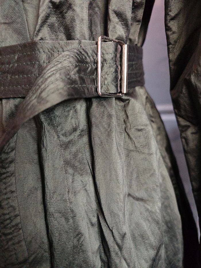 Trench femme en kaki avec taille réglable. - photo numéro 3