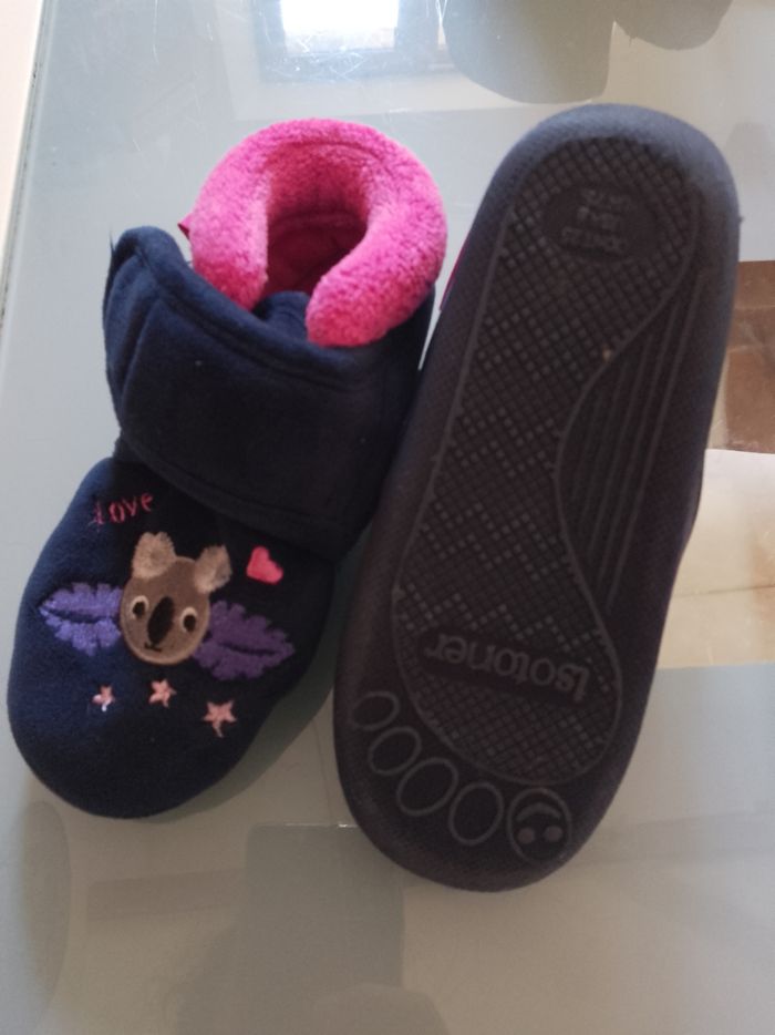 Lot de paires de chaussons taille 31 28 et 25 - photo numéro 8