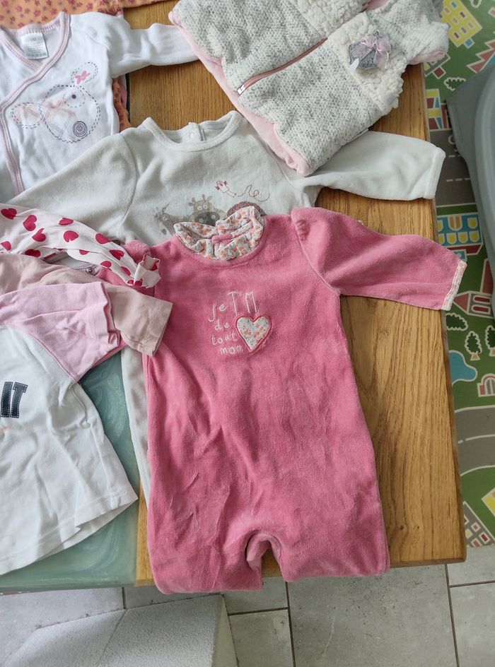 Lot bébé fille 6 mois - photo numéro 2
