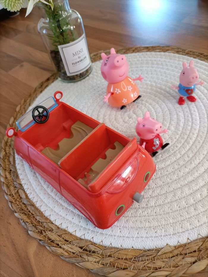 Voiture Peppa Pig et 3 personnages Maman Pig Georges et Peppa - photo numéro 10
