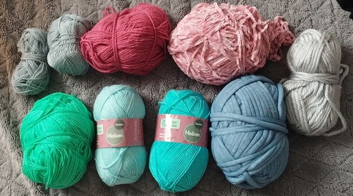 10 PELOTES DE LAINE, ACRYLIQUE