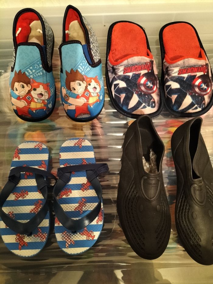 Lot pantoufles et tongs de plage