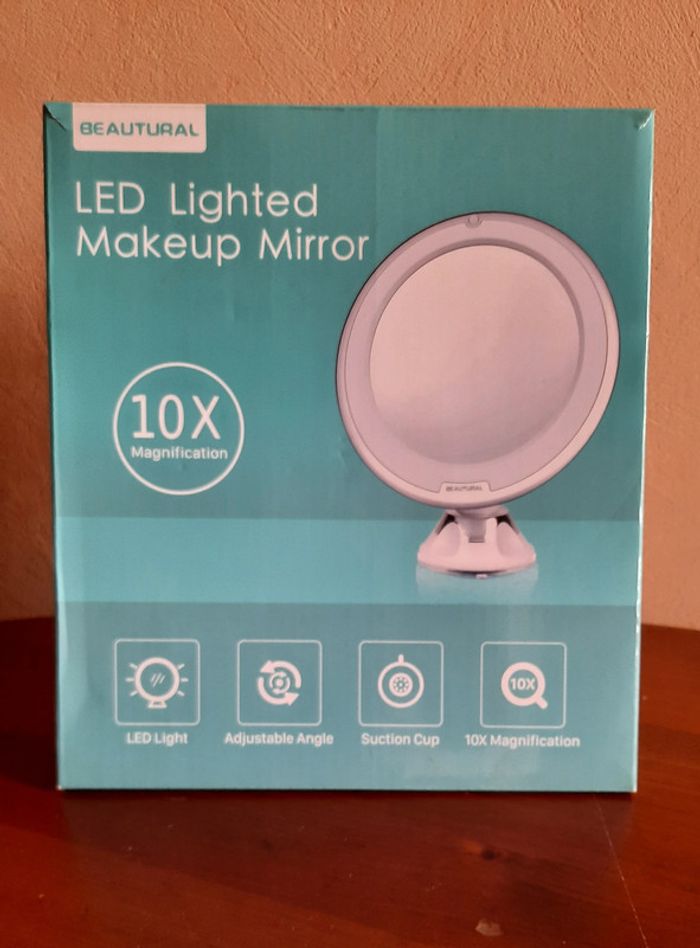 Miroir grossissant lumineux neuf