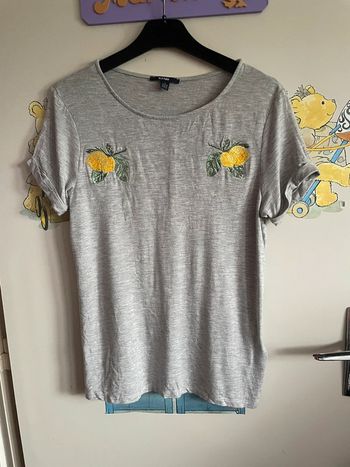 Tee shirt à manches courtes gris à motifs citrons, taille S, marque Kiabi